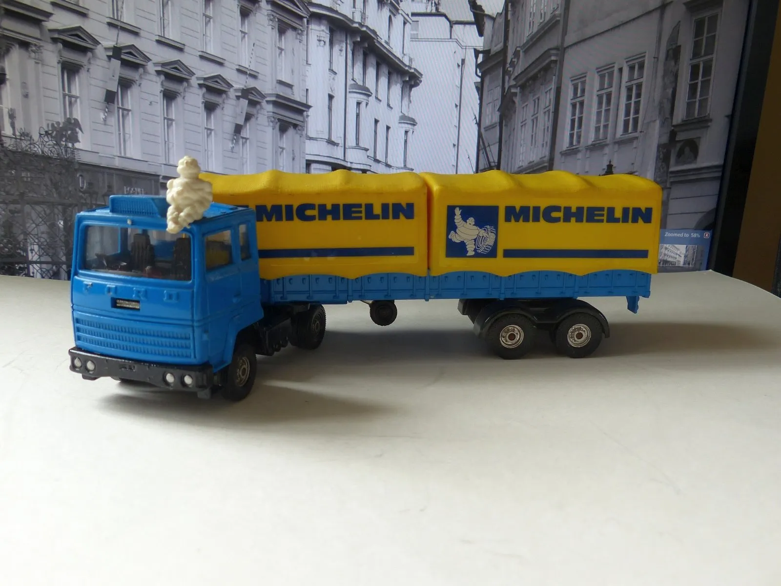 1109 Ford Cab with Michelin Containers (1st edition)