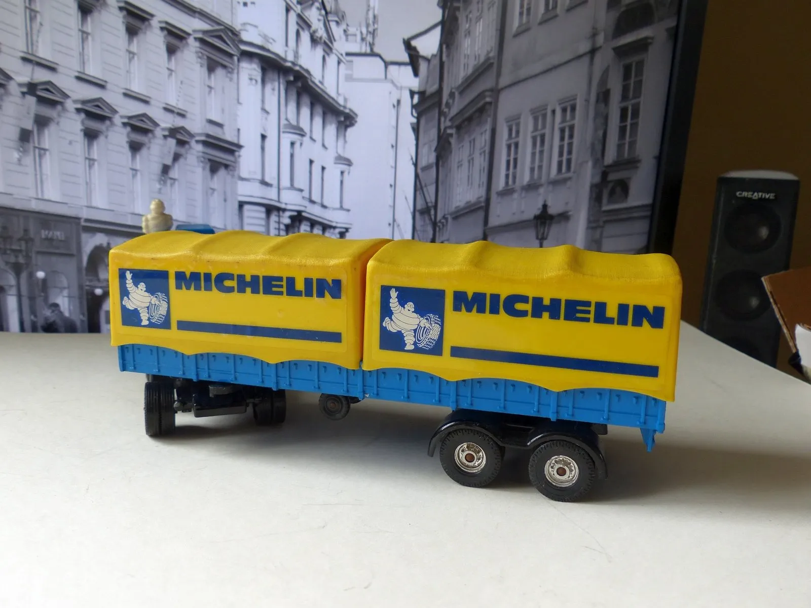 1109 Ford Cab with Michelin Containers (1st edition)