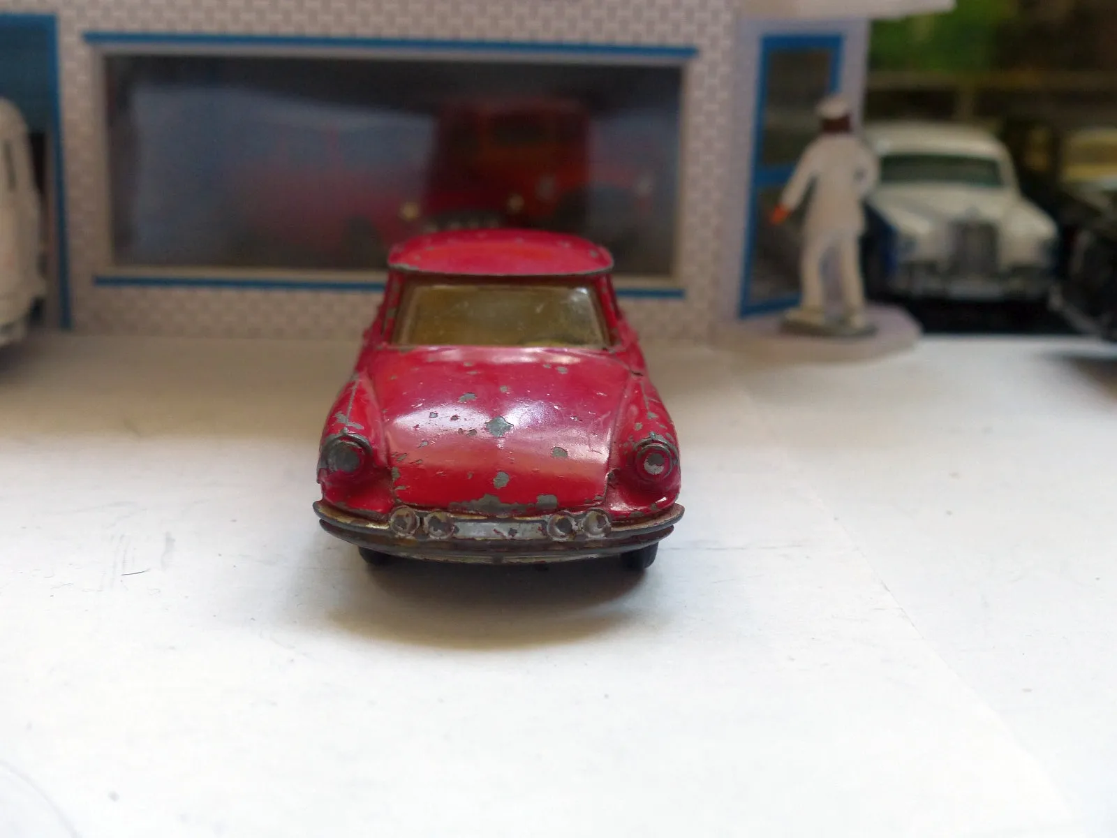 210S Citroen DS19 with cast fog lamps (3)