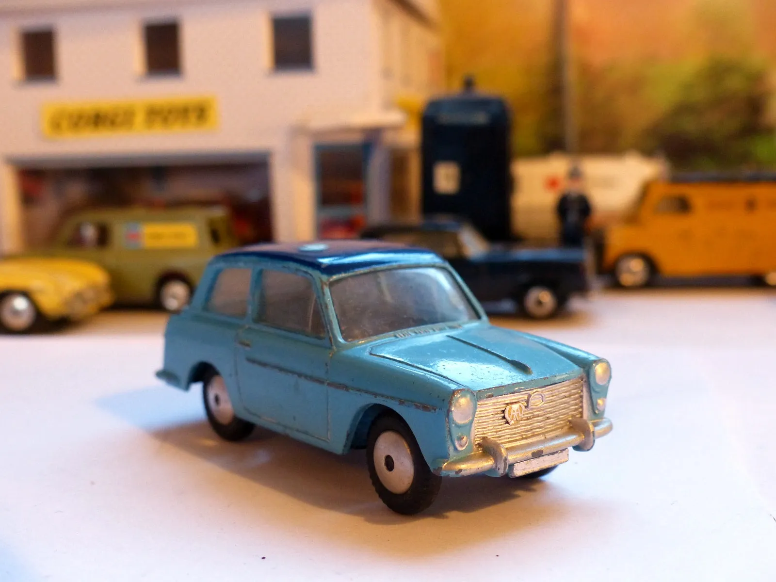 216 Austin A40 (early edition) (1)