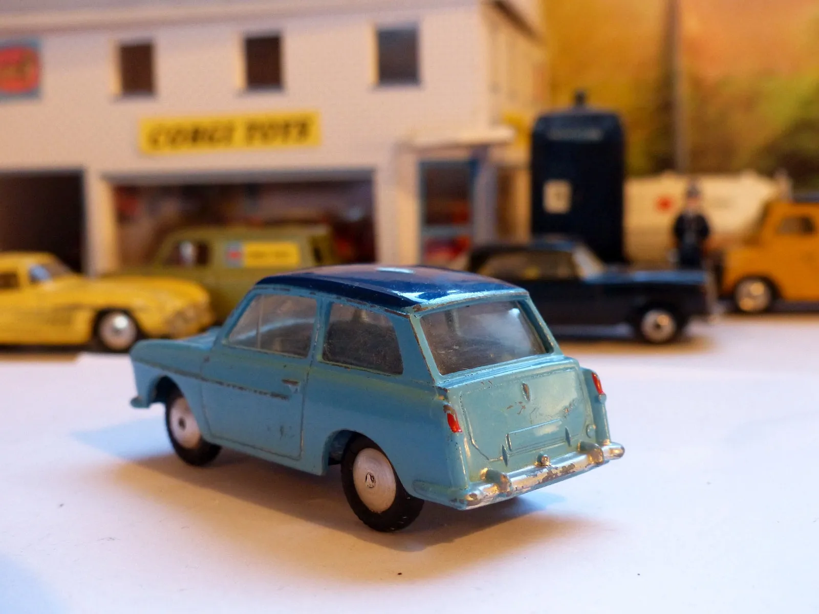 216 Austin A40 (early edition) (1)