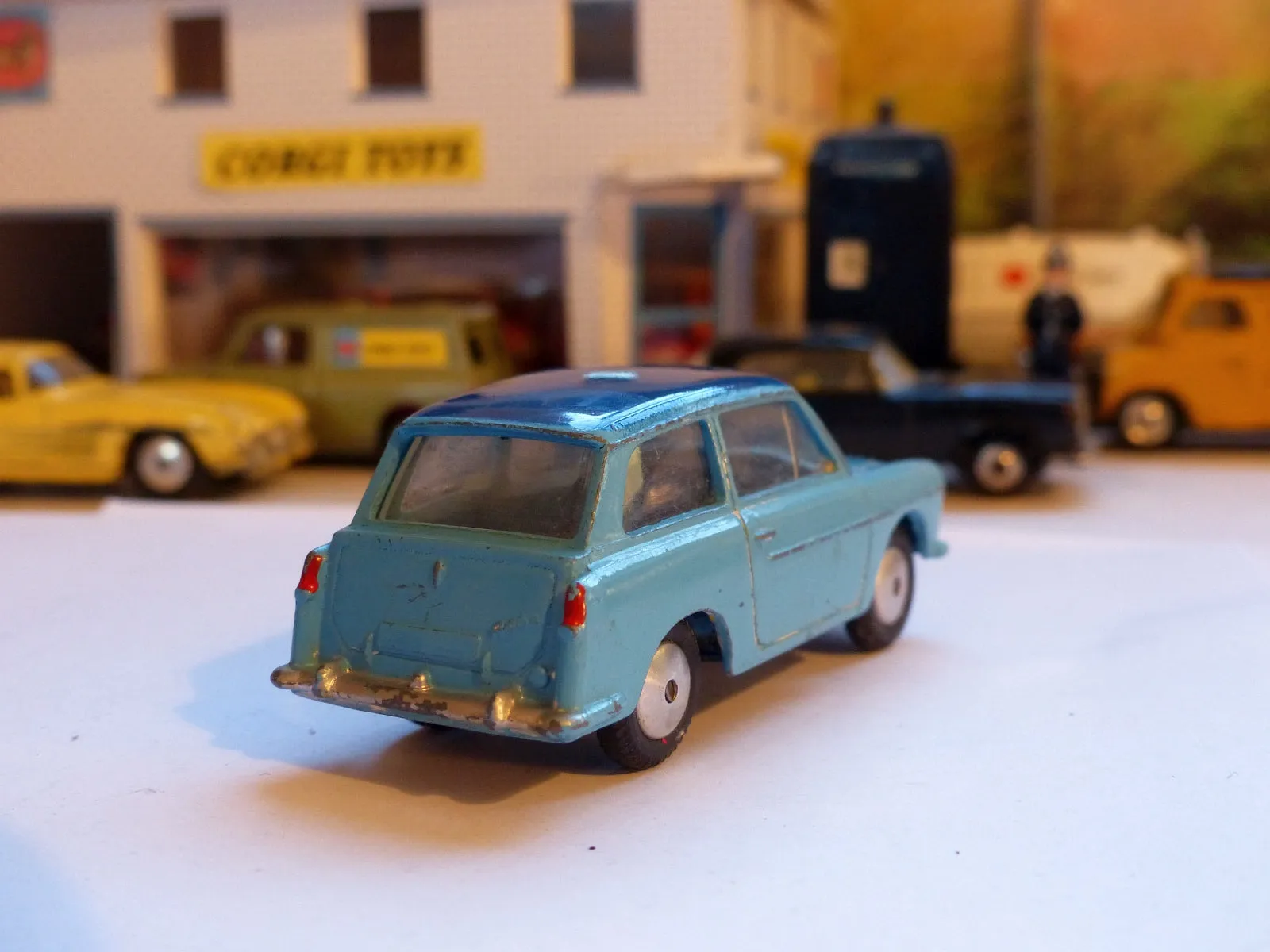 216 Austin A40 (early edition) (1)