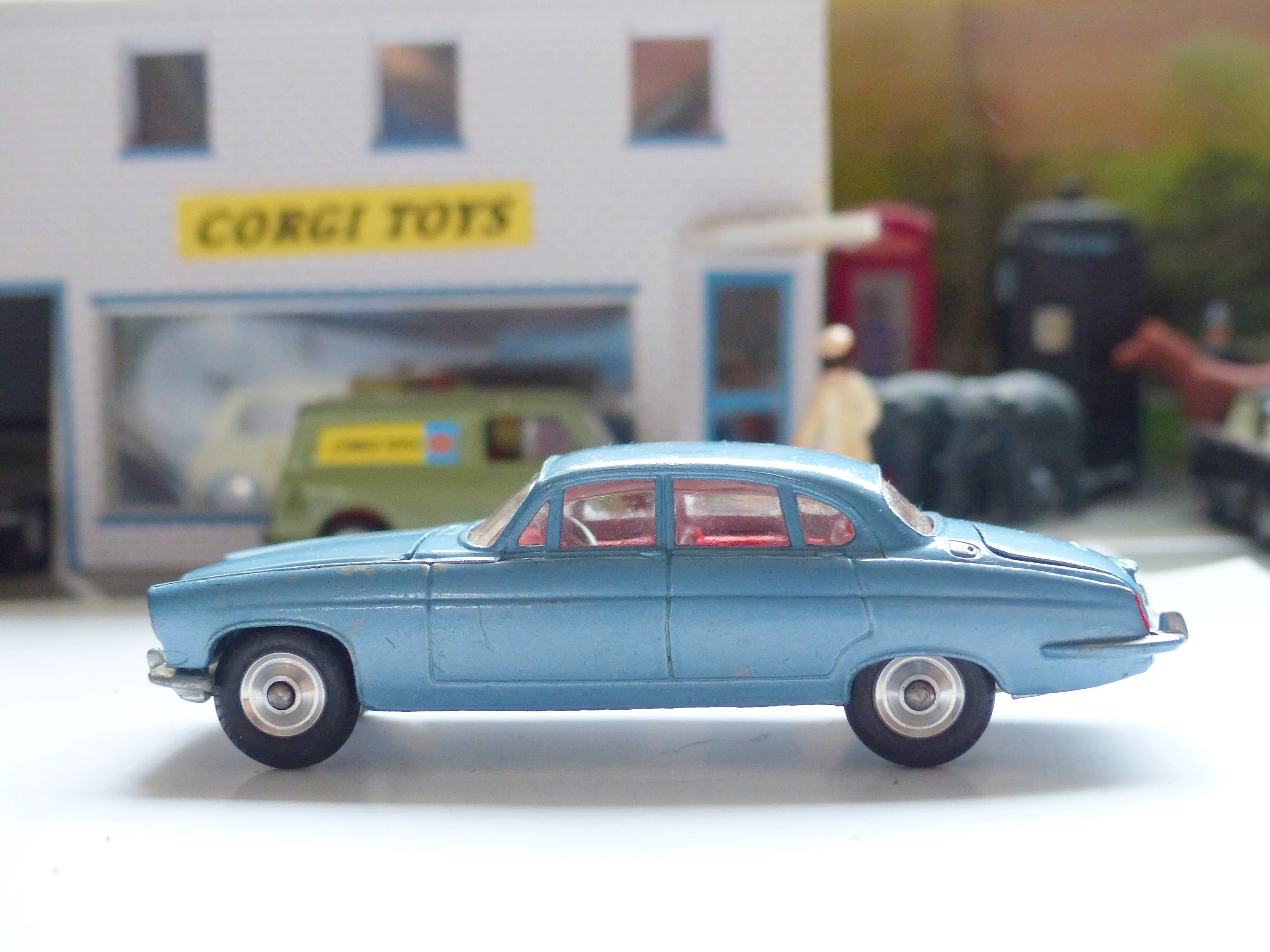 238 Jaguar Mk X in metallic silver-blue