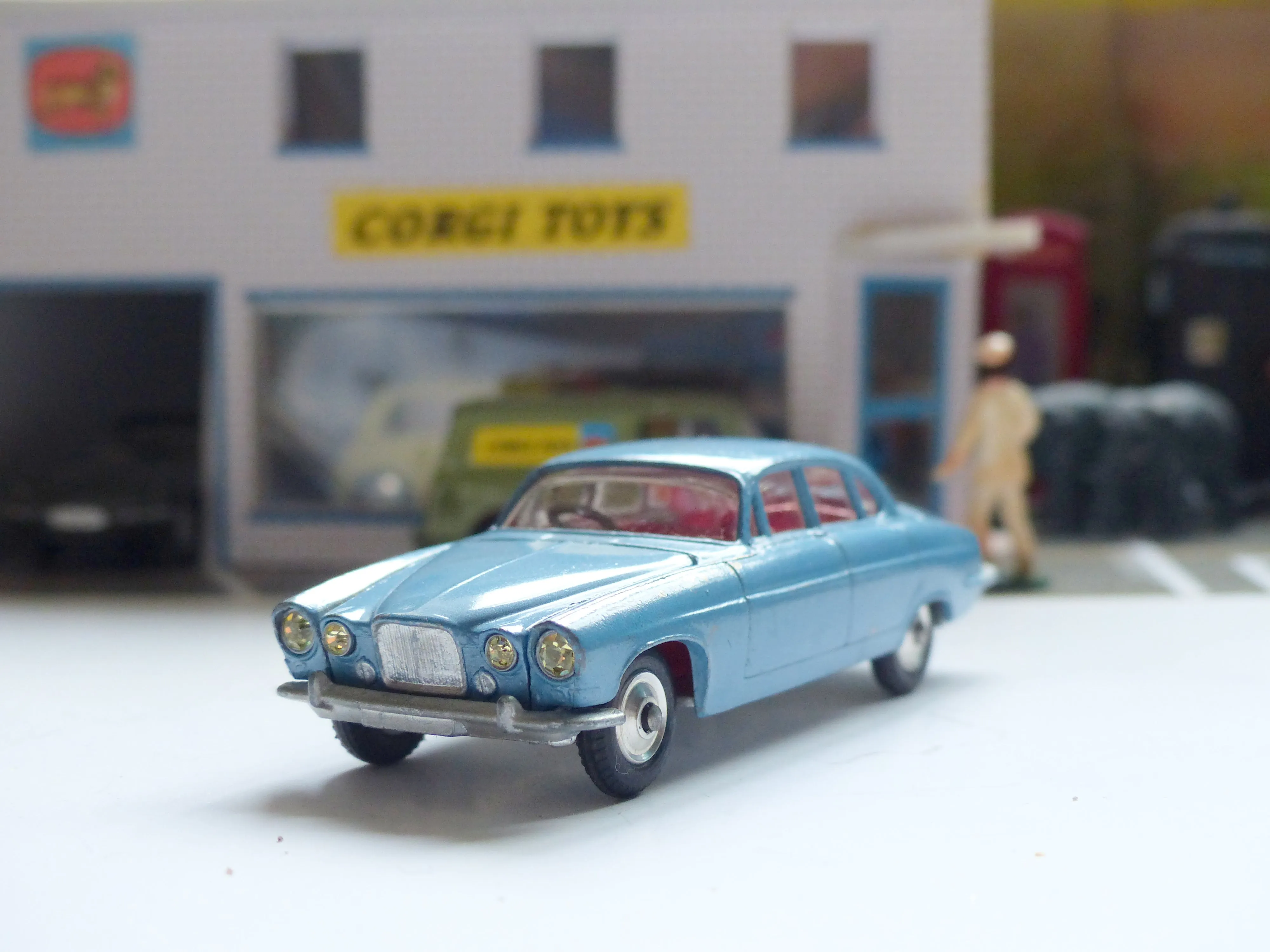 238 Jaguar Mk X in metallic silver-blue