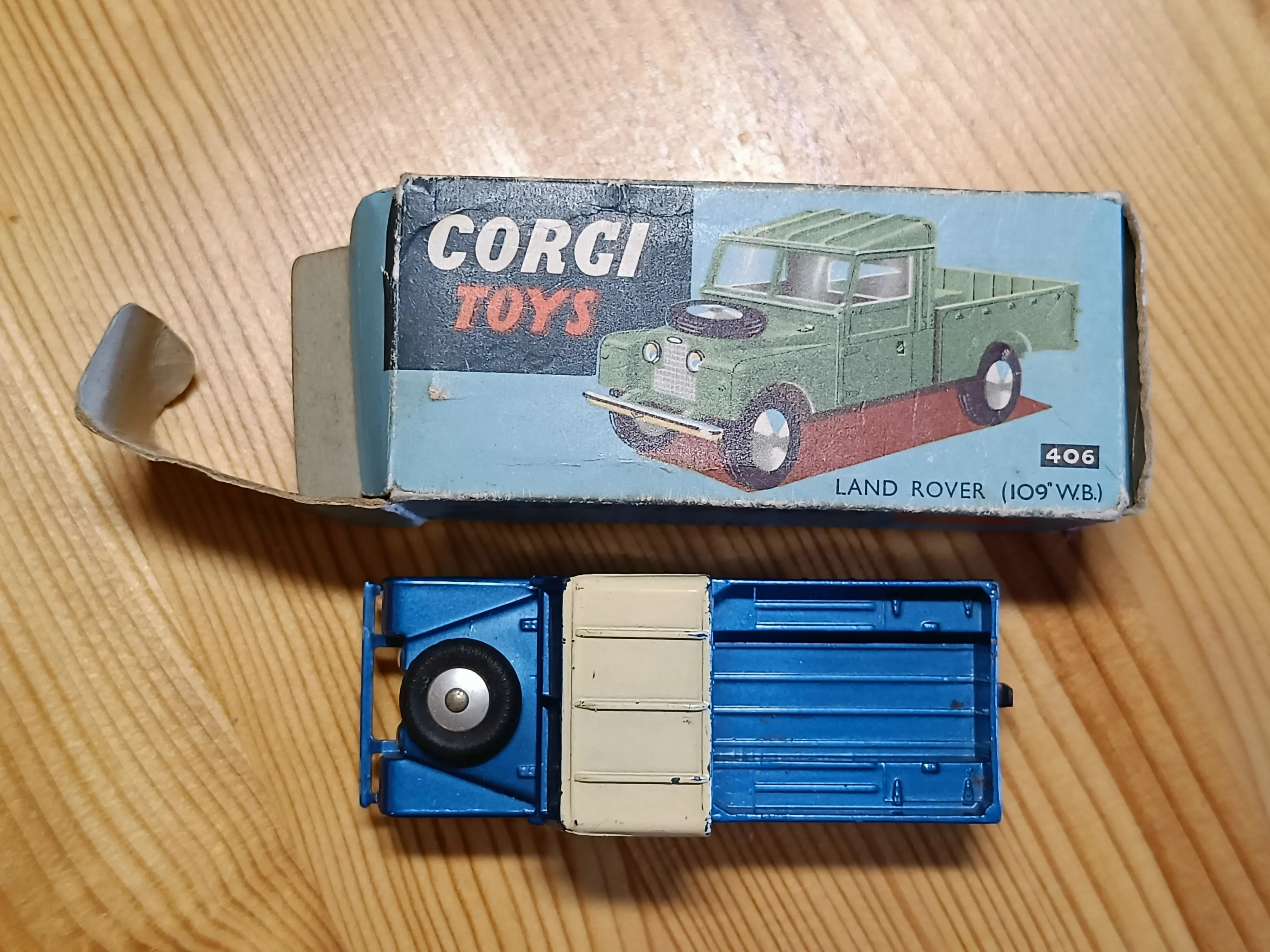 406 Land Rover with original box 4