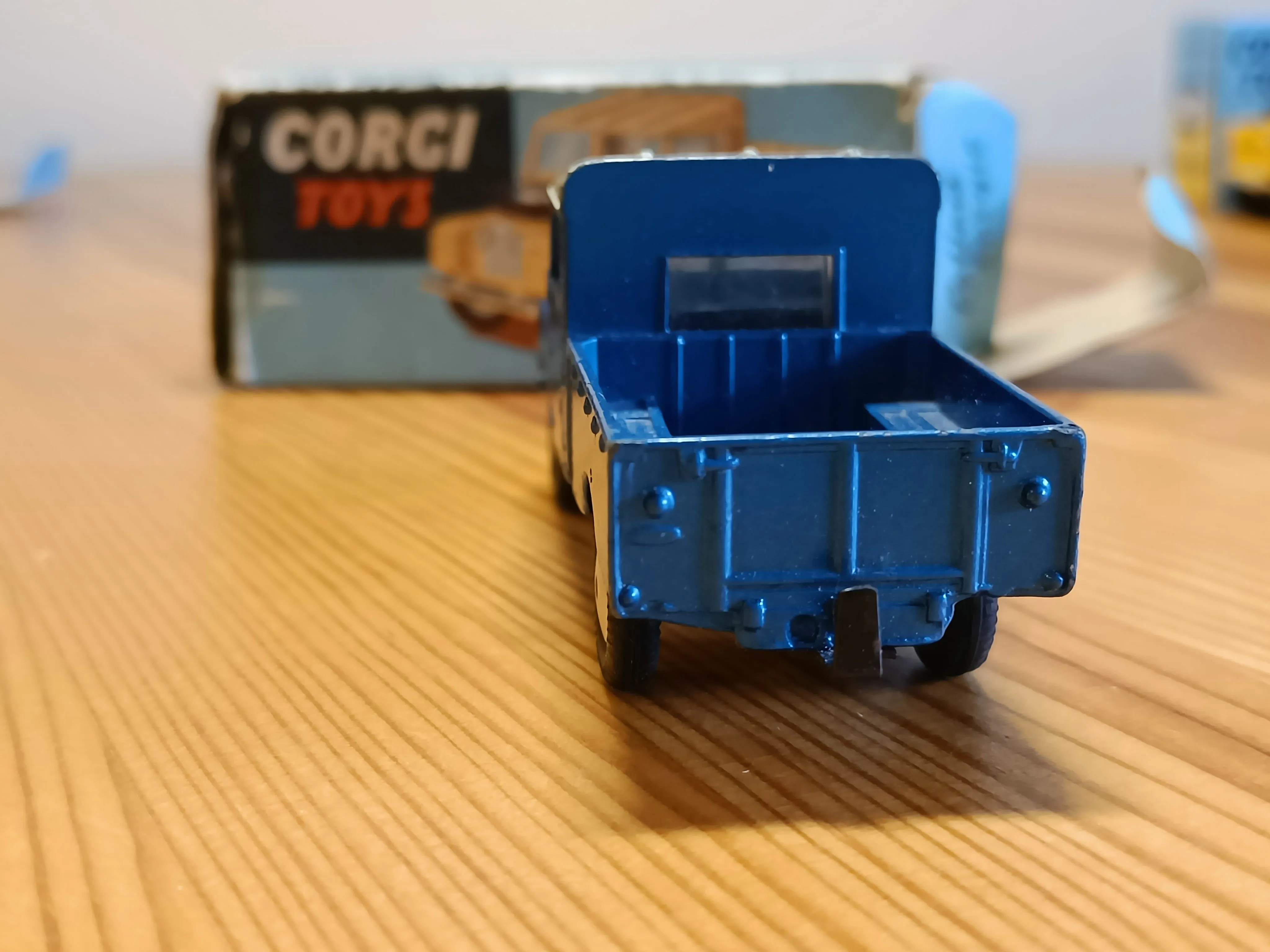 406 Land Rover with original box 4