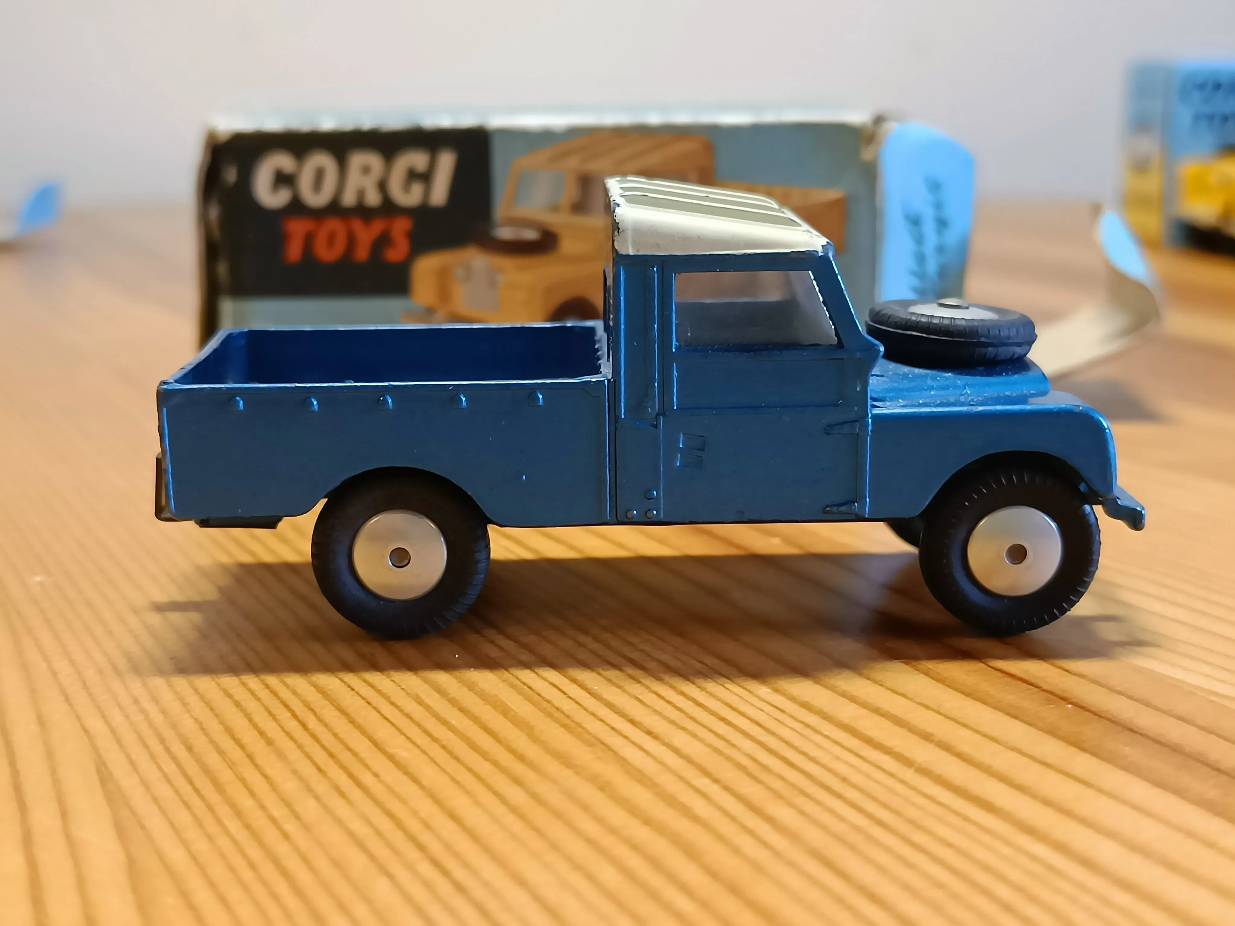 406 Land Rover with original box 4