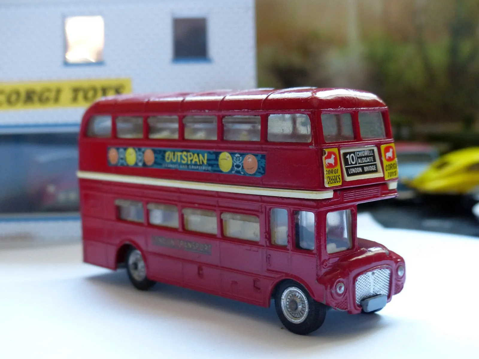468 London Bus with cast wheels but no jewels (1)