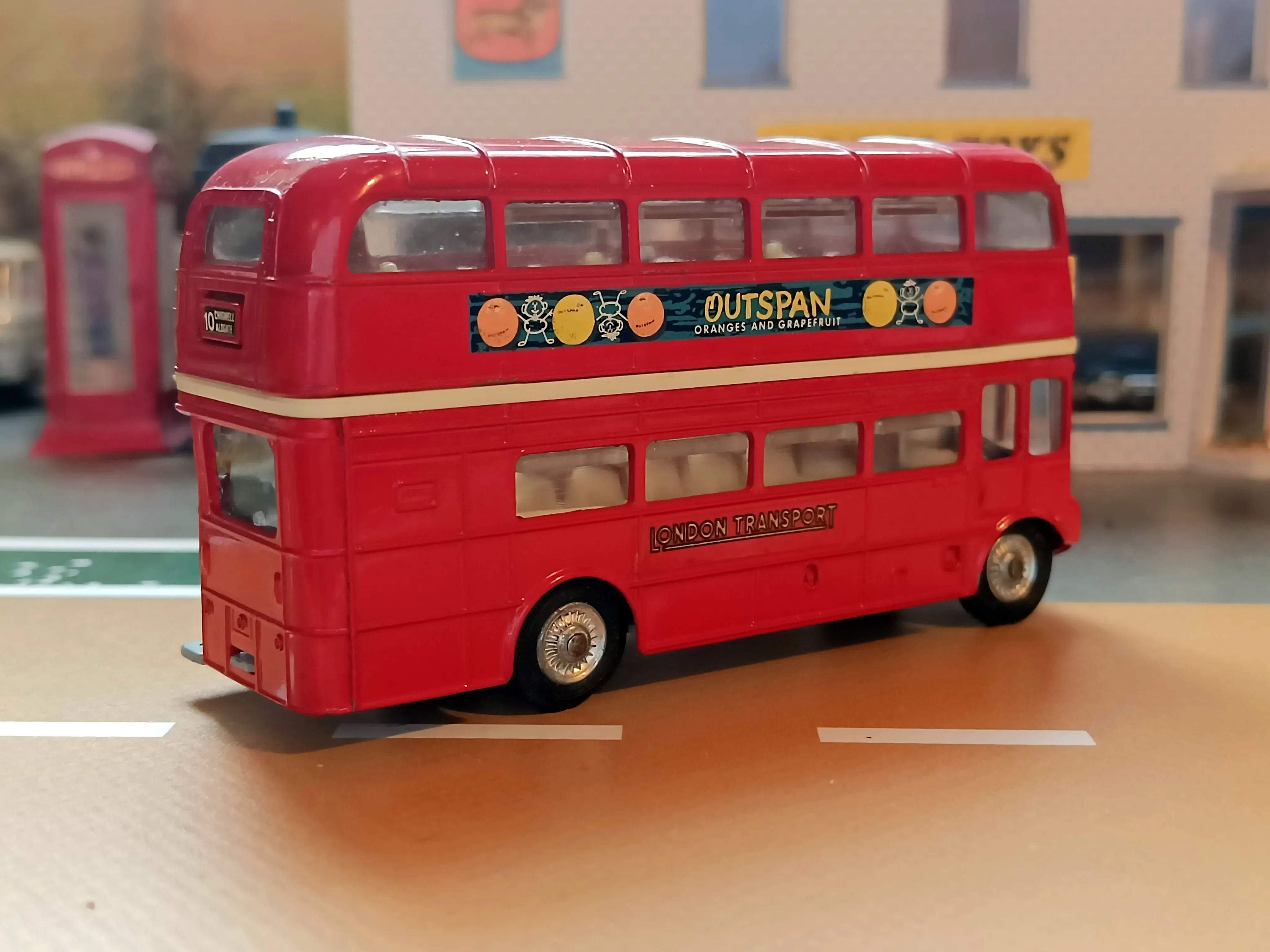 468 London Bus with cast wheels but no jewels (2)