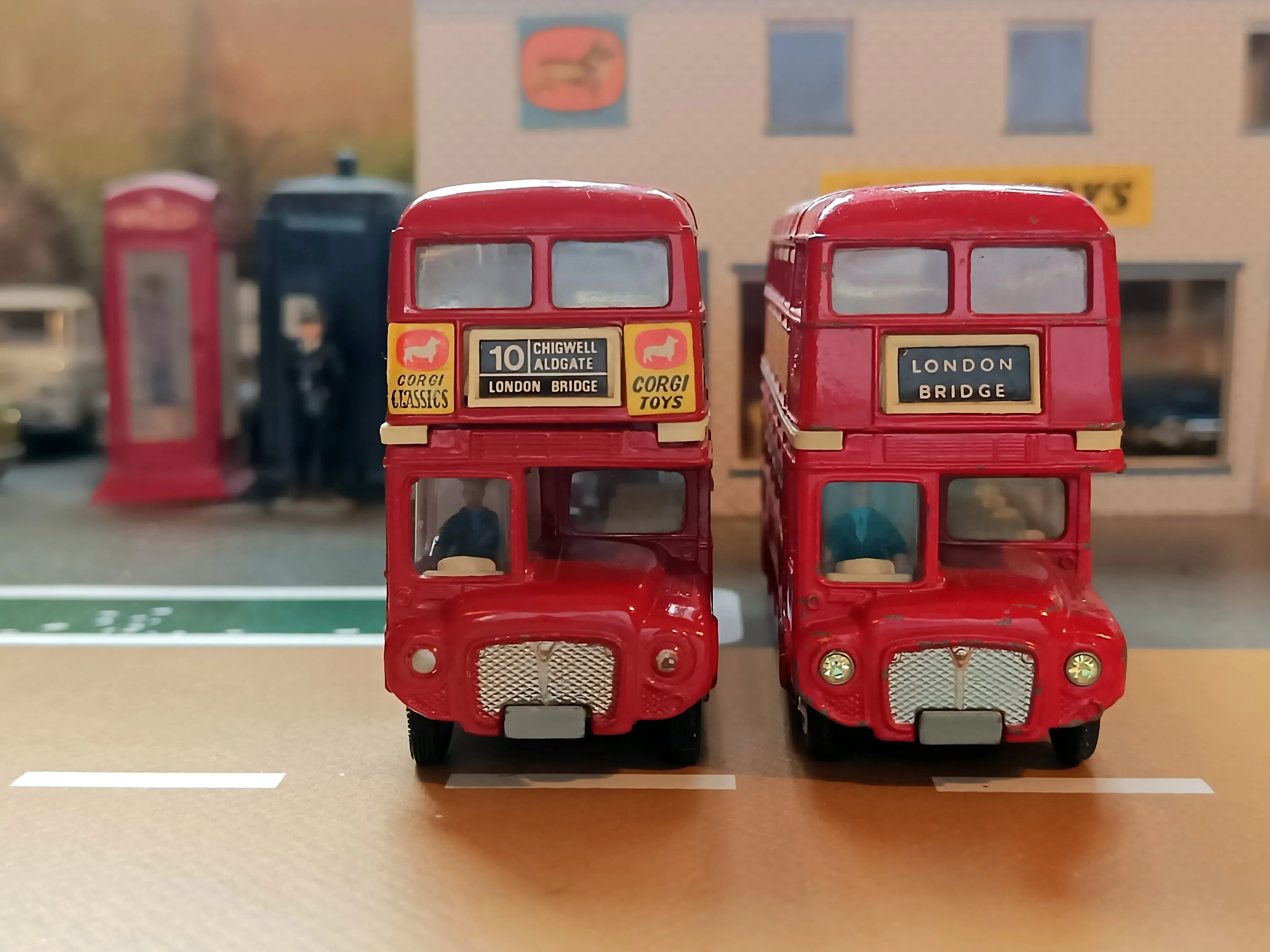 468 London Bus with cast wheels but no jewels (2)