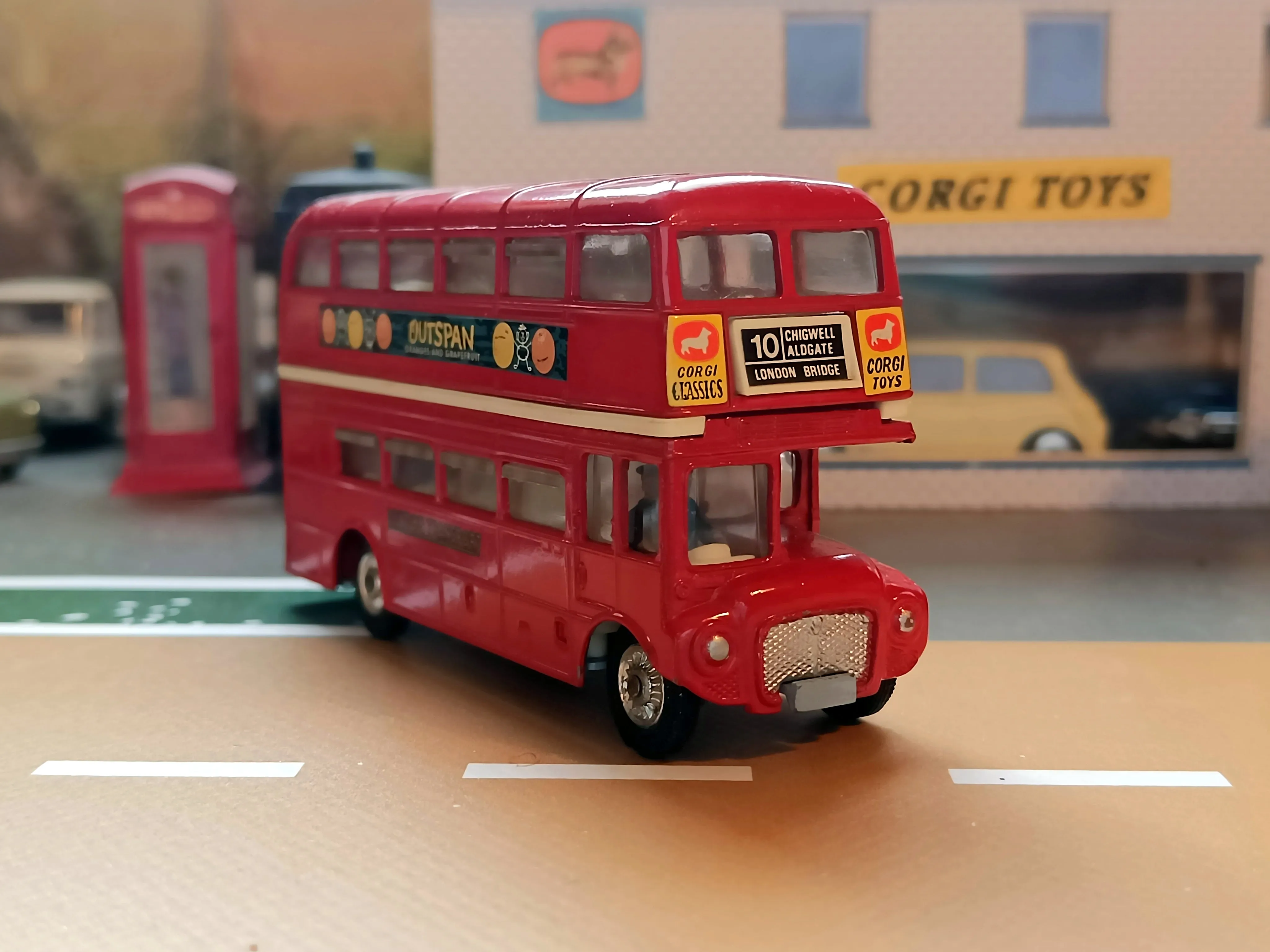 468 London Bus with cast wheels but no jewels (2)