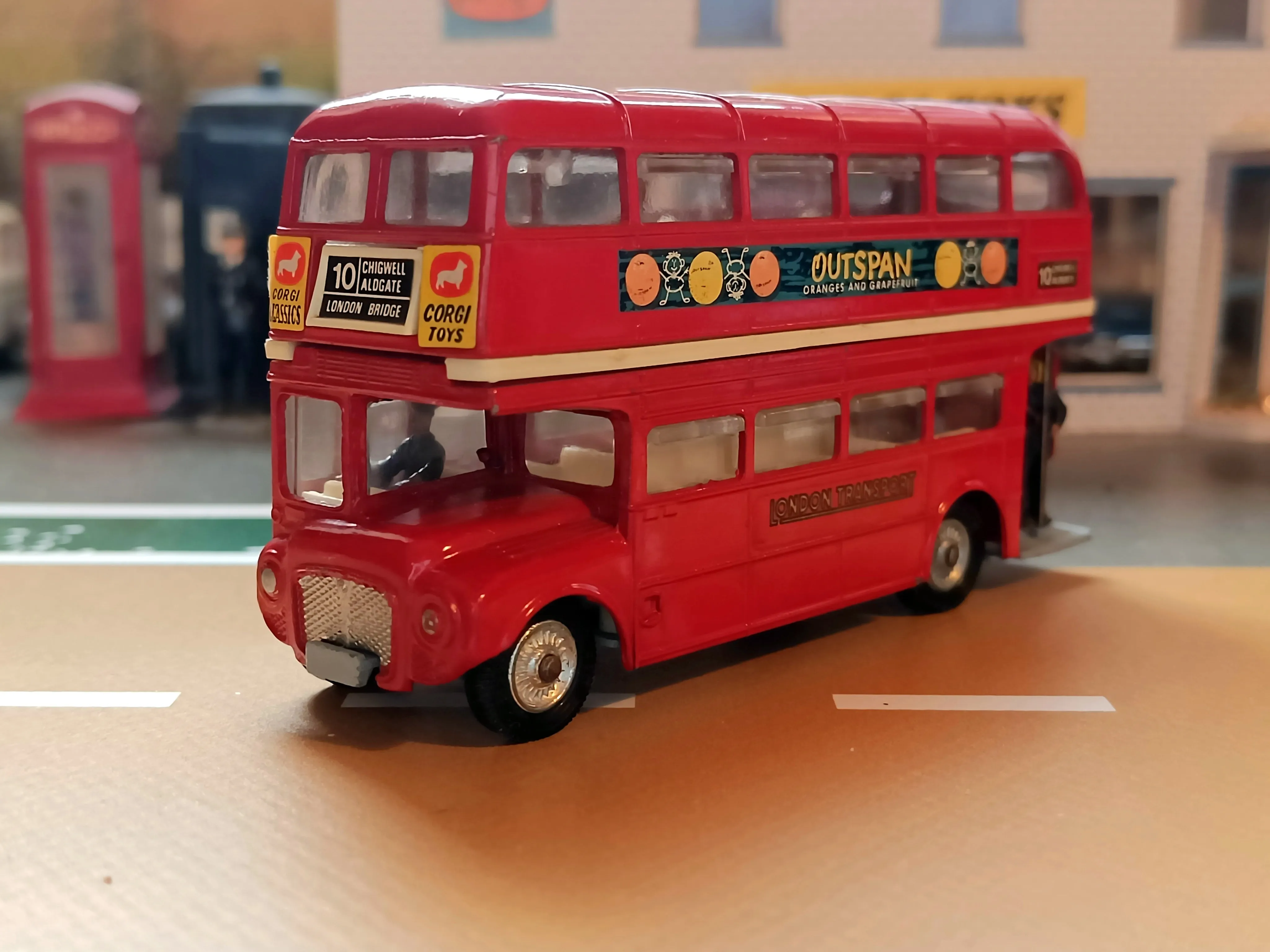 468 London Bus with cast wheels but no jewels (2)