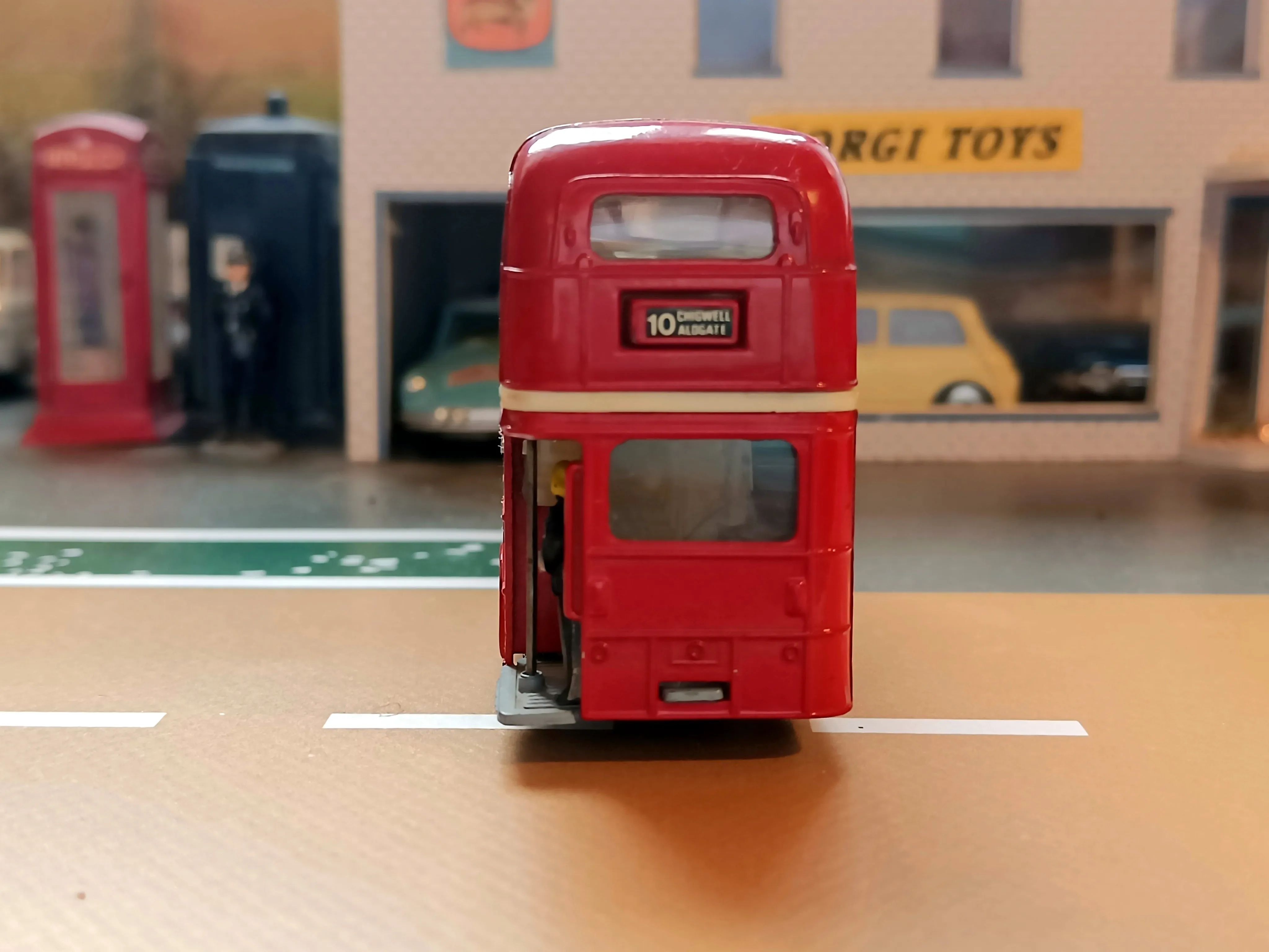 468 London Bus with cast wheels but no jewels (2)