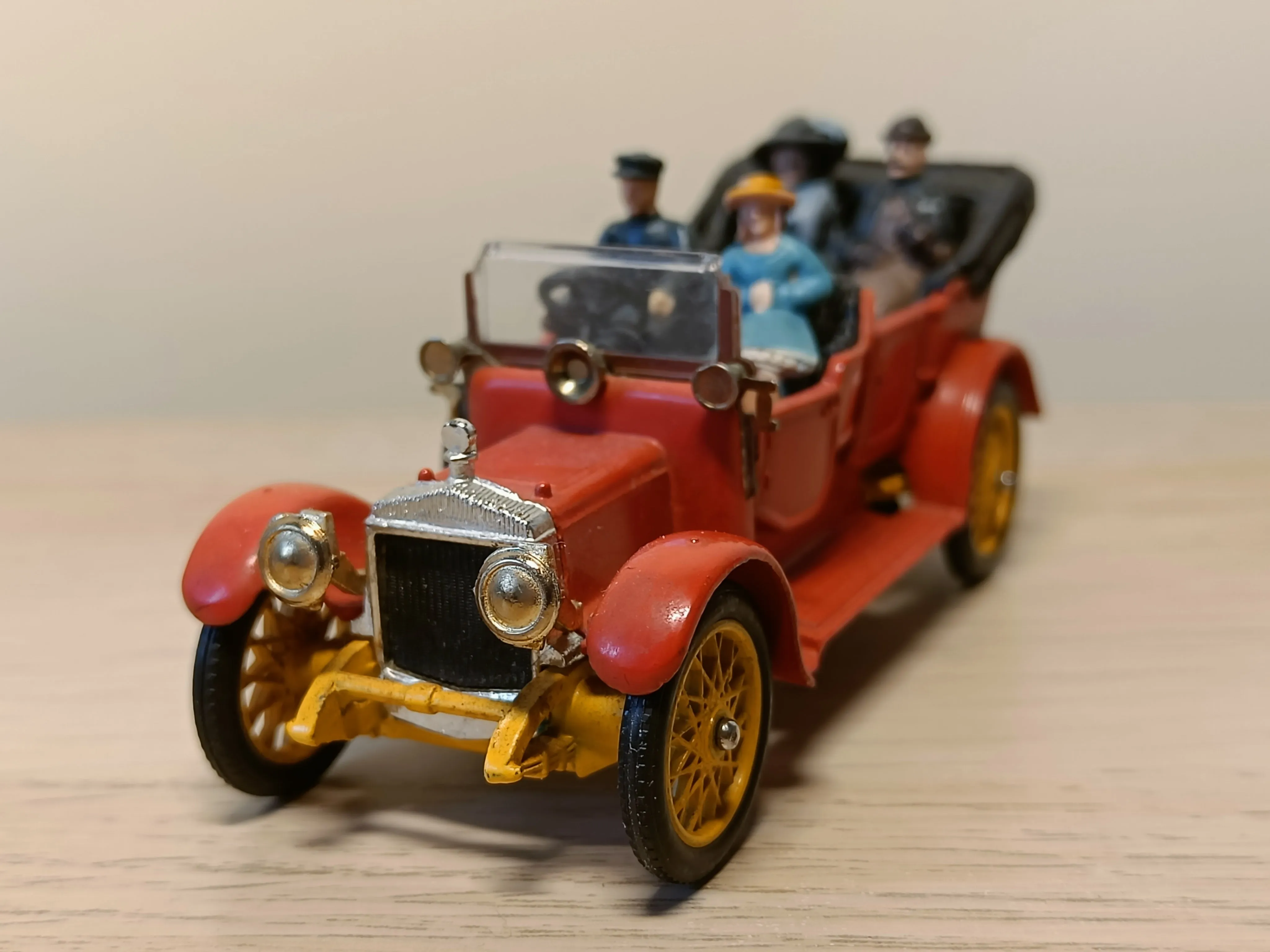 9021 Daimler 1910 38HP with passengers *scarce edition*