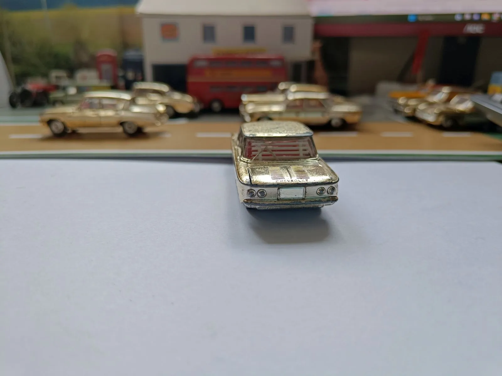 Gift Set 20 The Golden Guinea Set 3 cars in gold finish (3)
