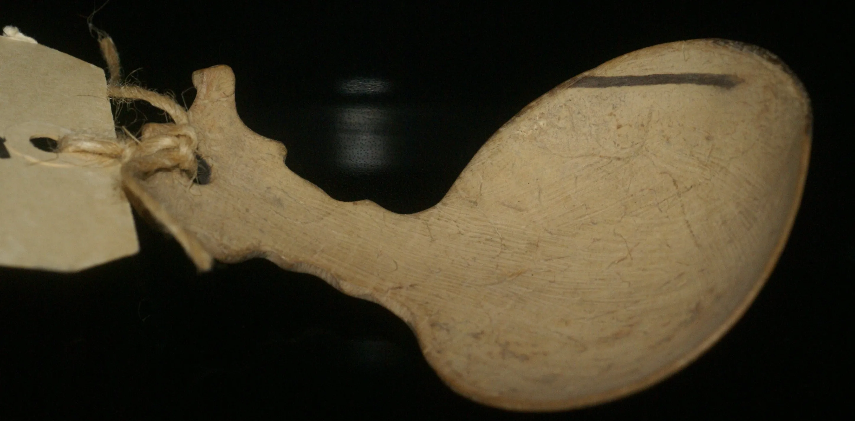 OLDER VERY RARE & UNIQUE ETHNIC PRIMITIVE DRINKING BOWL OR SCOOP WITH FESTOONED HANDLE, TRIBAL SPOON HAND CARVED OUT OF A COCONUT SHELL, TAMI ISLAND, HUON GULF, SOUTH SEAS, PNG, NEW GUINEA. SP5C. GOOD PATINA