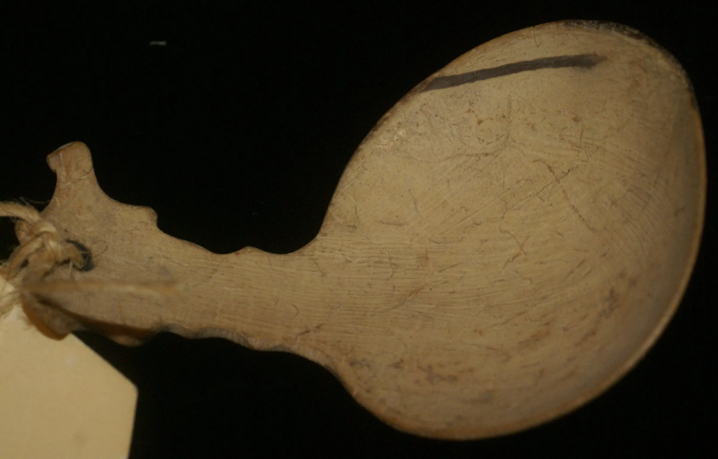 OLDER VERY RARE & UNIQUE ETHNIC PRIMITIVE DRINKING BOWL OR SCOOP WITH FESTOONED HANDLE, TRIBAL SPOON HAND CARVED OUT OF A COCONUT SHELL, TAMI ISLAND, HUON GULF, SOUTH SEAS, PNG, NEW GUINEA. SP5C. GOOD PATINA