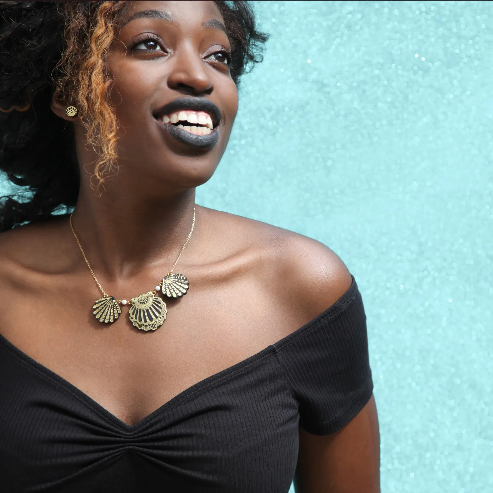 SEA SHELL TRIO . necklace