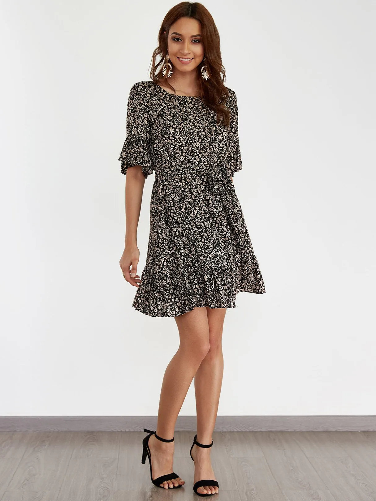 Wholesale Scoop Neck Half Sleeve Floral Print Self-Tie Ruffle Hem Mini Dresses