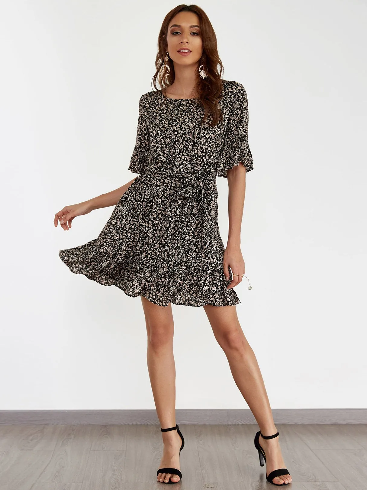 Wholesale Scoop Neck Half Sleeve Floral Print Self-Tie Ruffle Hem Mini Dresses